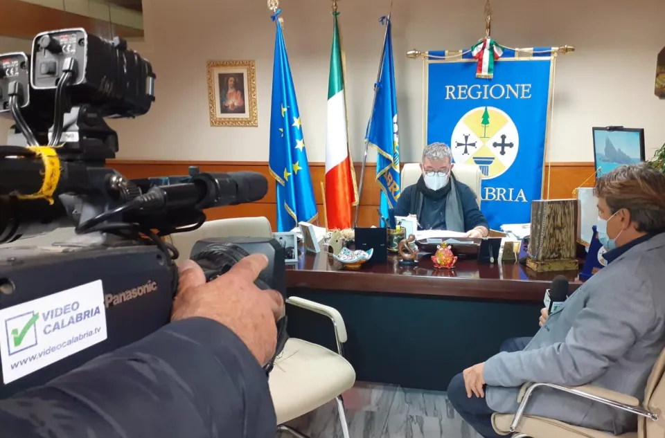 Sanità da rifondare e impegno per l'emergenza Covid: lunga intervista tv al presidente Nino Spirlì