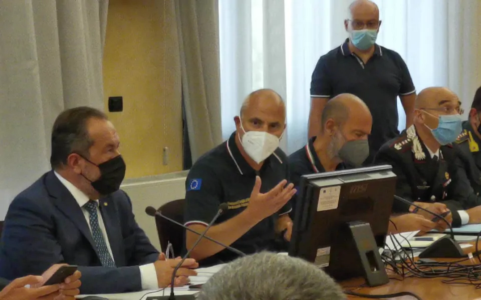 Emergenza incendi, Curcio a Reggio Calabria: "Spegniamo gli incendi e poi parleremo di prevenzione"