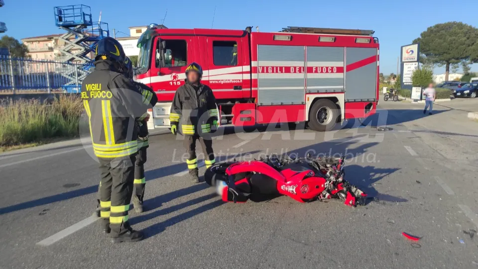 Crotone, incidente auto-moto: due i feriti trasportati in ospedale