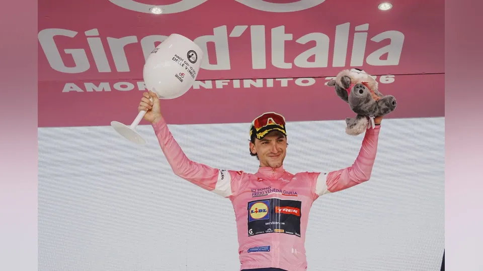 Giro d’Italia, Narvaez vince e Ciccone maglia rosa