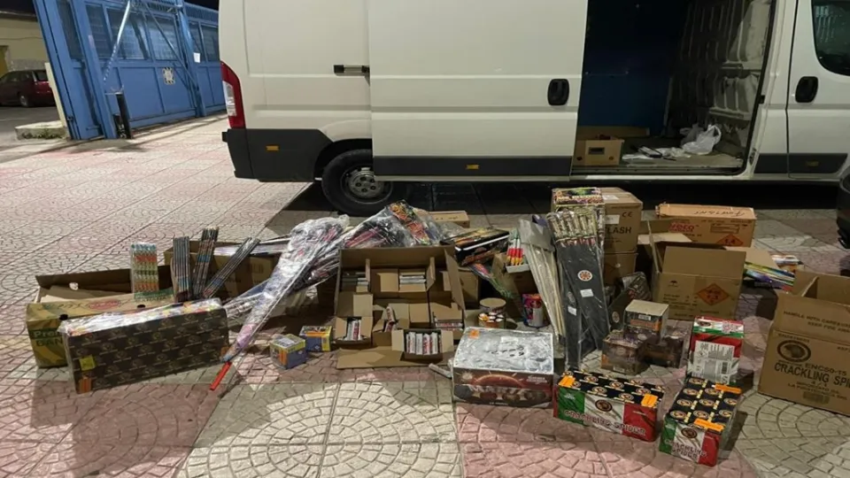 Sequestrati a Crotone due quintali di fuochi d'artificio non a norma e denunciati due minori
