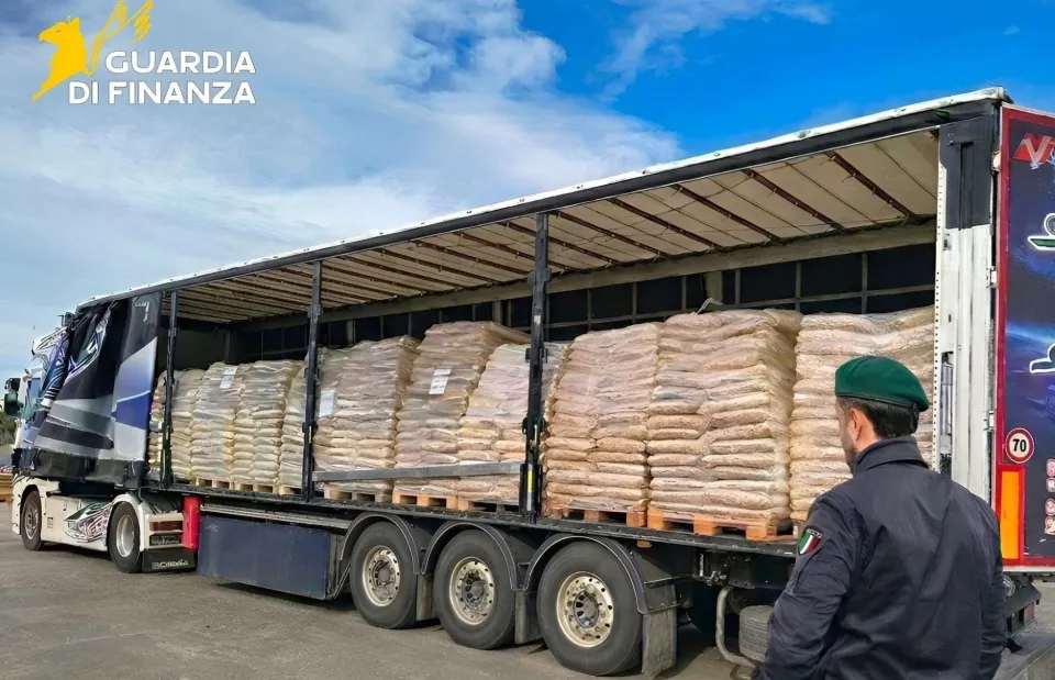 Reggio Calabria, pellet falso: due imprenditori denunciati