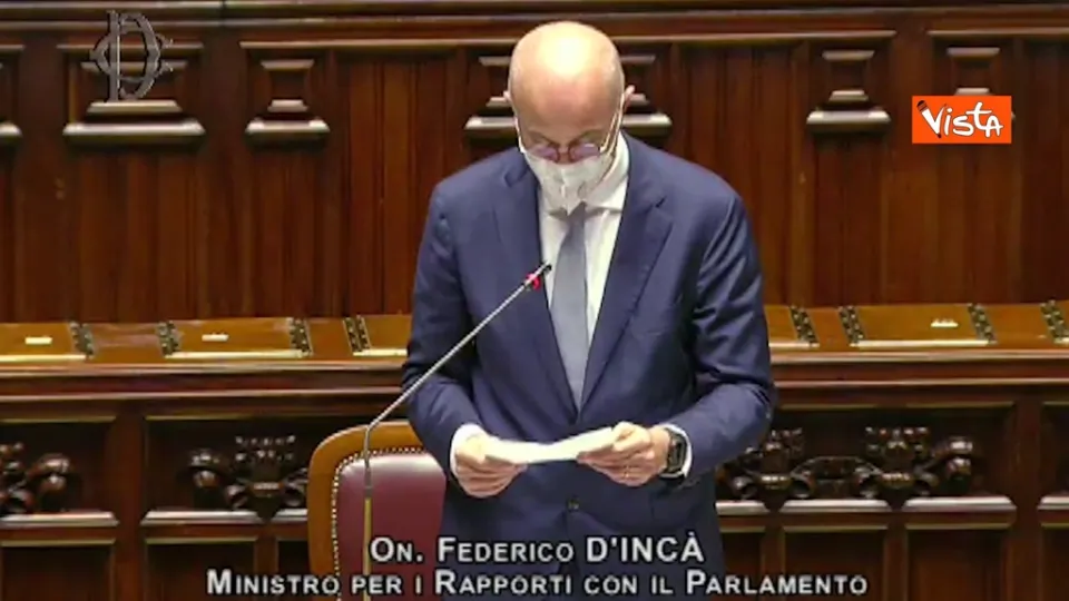 Migranti, il ministro D’Incà: «Immediate azioni dopo sbarchi su coste Calabria» (VIDEO)