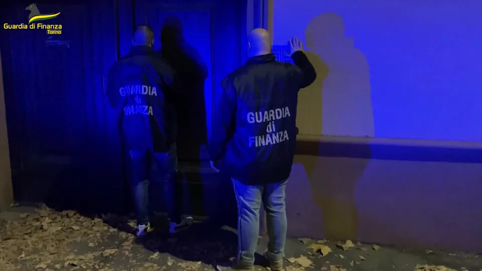 ‘Ndrangheta e colletti bianchi: cinque arresti per estorsione aggravata