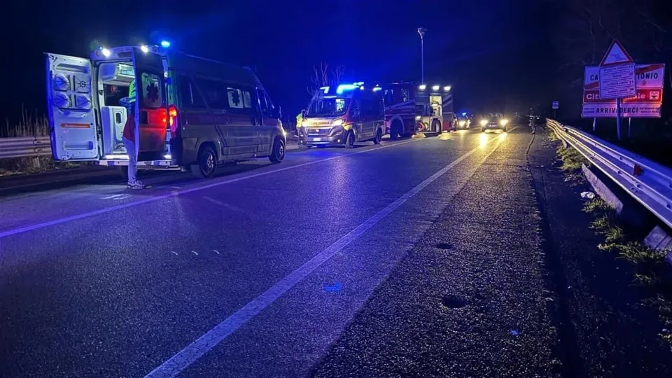Tragico incidente sulla ss 106: perde la vita un ragazzo di 19 anni