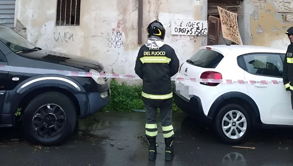 Catanzaro, crolli in edificio storico: intervengono i VVF