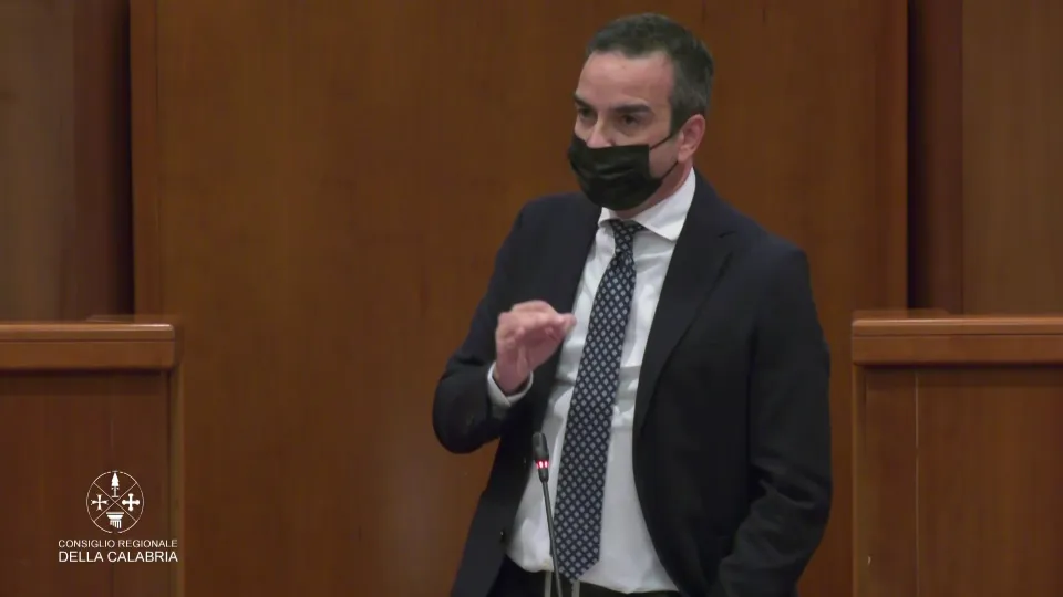 Scuola, Occhiuto: “Riapertura andava differita di 15 giorni, ma non è tempo di polemiche”