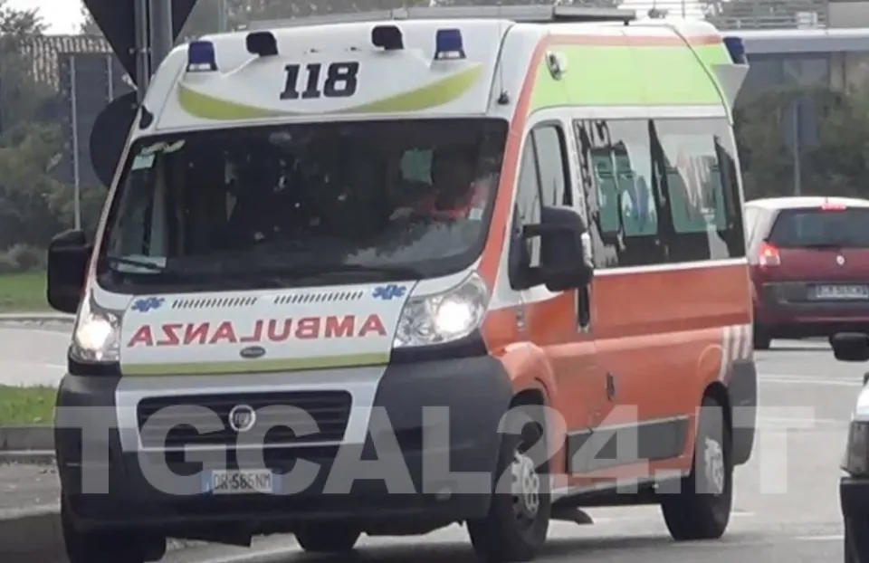 Finisce con la moto contro un palo: 53enne muore a Laureana di Borrello