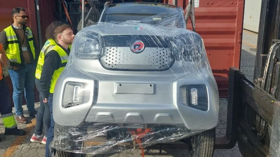 Scooter per invalidi erano in realtà "minicar": truffa scoperta al porto di Gioia Tauro
