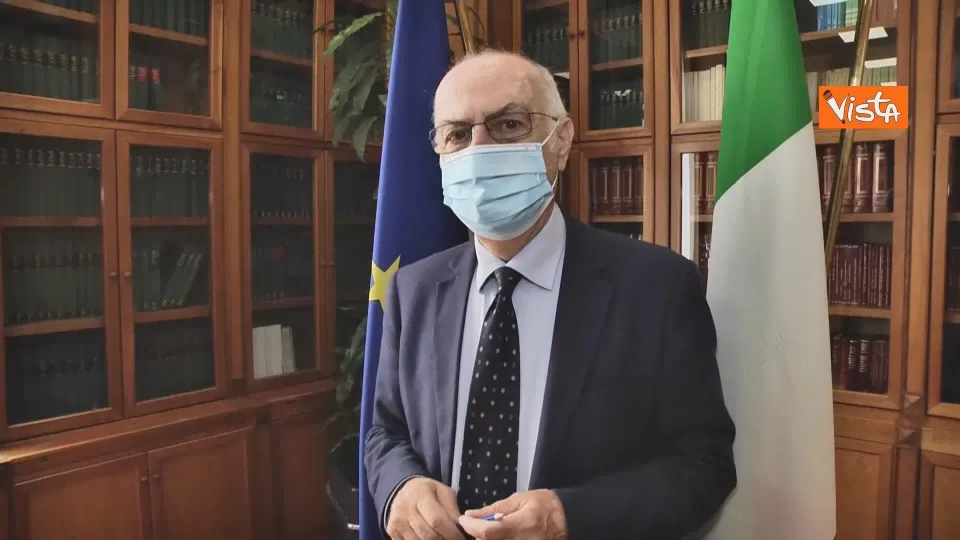 Covid, Rezza: «Crescono casi e ricoveri. Focolai nelle scuole, attenzione ad attività extra» (VIDEO)