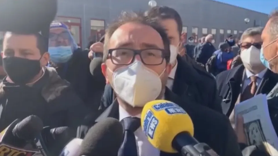 VIDEO | Sopralluogo del ministro Bonafede all'aula bunker di Lamezia: «Lo Stato è presente»