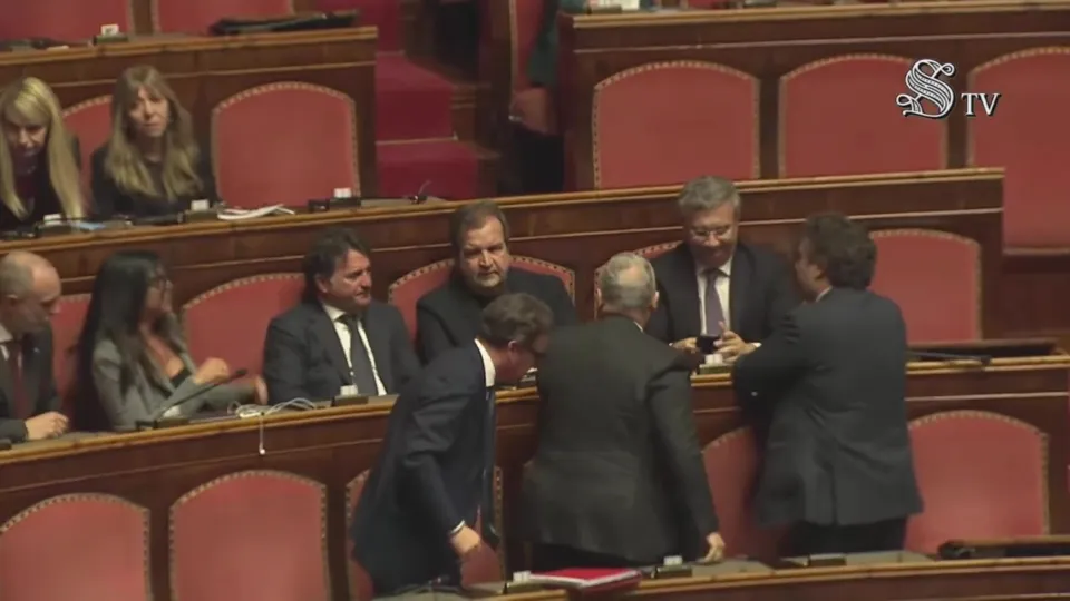 Mario Occhiuto ritorna in Aula: il lungo applauso dei colleghi