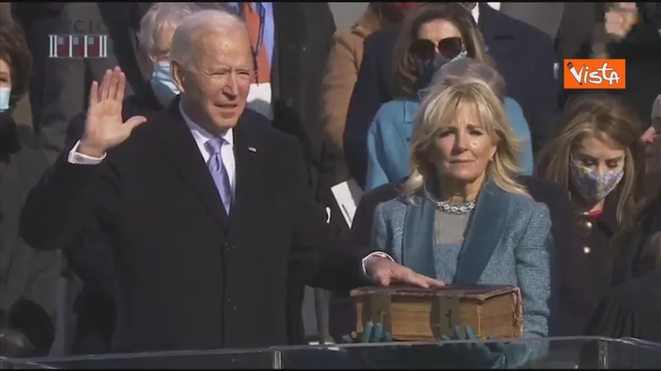 Joe Biden giura come 46esimo presidente degli Stati Uniti d’America (VIDEO)