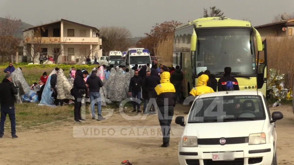 Naufragio a Steccato di Cutro: litigio tra migranti e scafisti poco prima della tragedia
