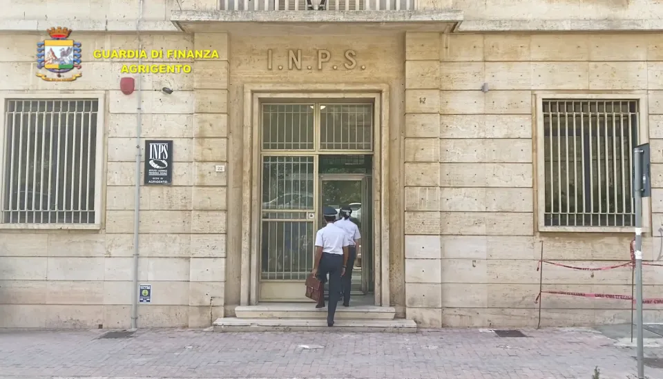 Reddito di Cittadinanza, sequestrate 11 card ad affiliati alla criminalità organizzata (VIDEO)