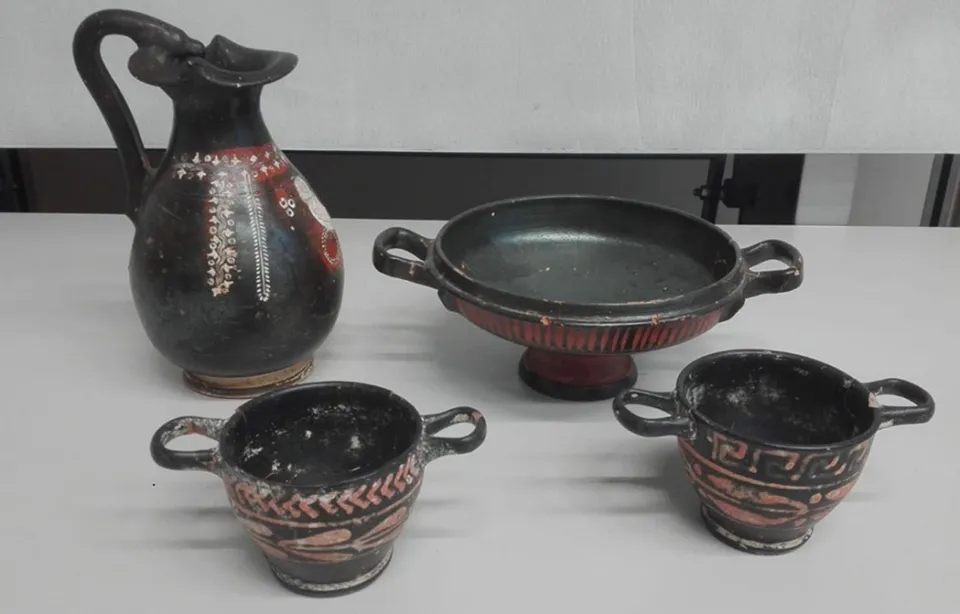 Reperti archeologici falsi da studiare all'Unical: la consegna da parte dei Carabinieri del Nucleo Tpc (Foto)