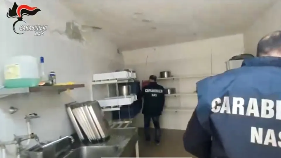 Controlli dei NAS nelle mense di Catanzarese e Vibonese: tre irregolarità e multe per 3mila euro