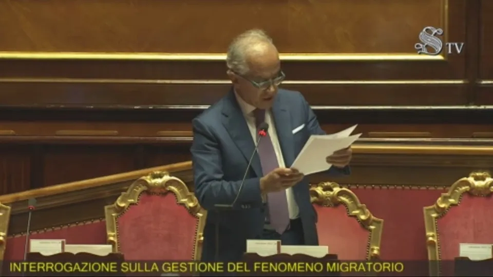 Migranti, Piantedosi: «Dopo Cutro arrestati 100 trafficanti»