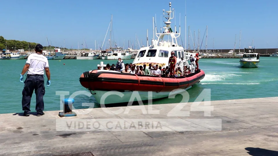 Nuovo sbarco di migranti a Roccella Jonica: arrivate 76 persone