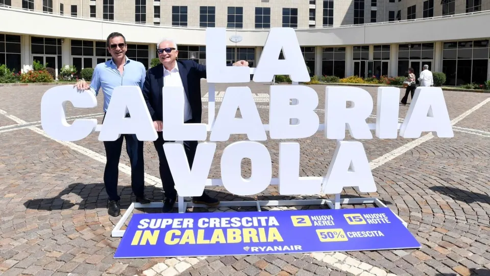 Presentato il nuovo piano di Ryanair per la Calabria: in arrivo 15 nuove rotte