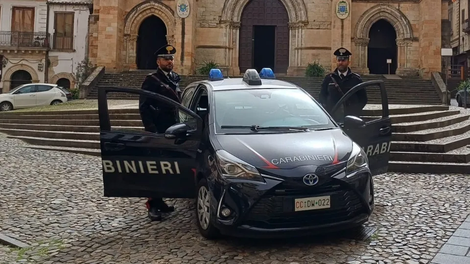 Si presenta in un cantiere edile e chiede una tangente: arrestato