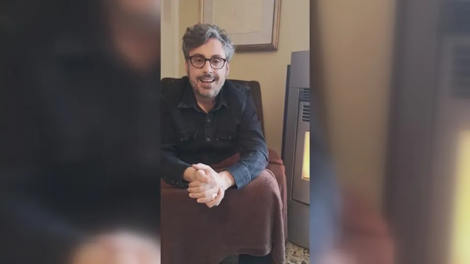 Coronavirus, #IoRestoACasa: anche il cantautore calabrese Brunori Sas lancia l'appello (VIDEO)
