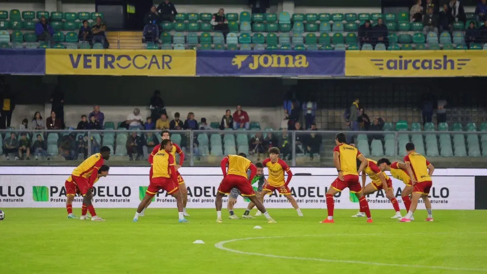 Un Catanzaro tanto cuore e concreto strappa un buon pari a Verona