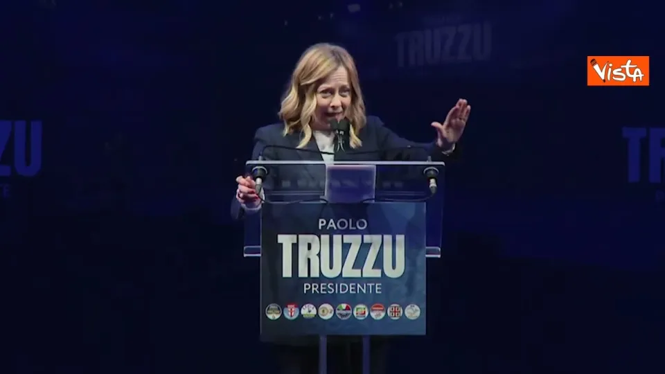 Meloni: "L'esecutivo durerà cinque anni, anche dieci"