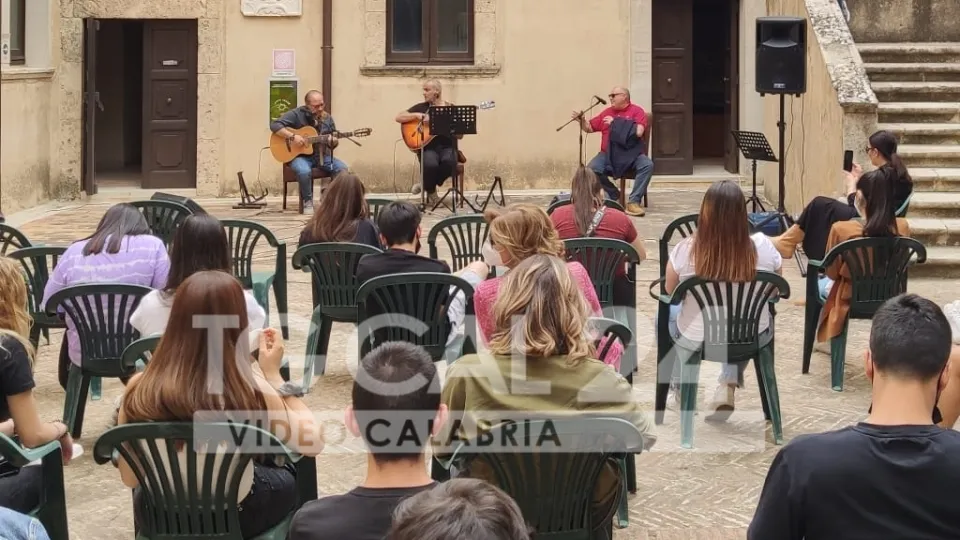 VIDEO | Gioacchino Criaco e Paolo Sofia protagonisti di "Castelfiaba" a Santa Severina