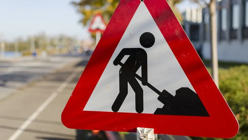 Operaio travolto e ucciso da un'auto a Lamezia Terme mentre segnalava un incidente
