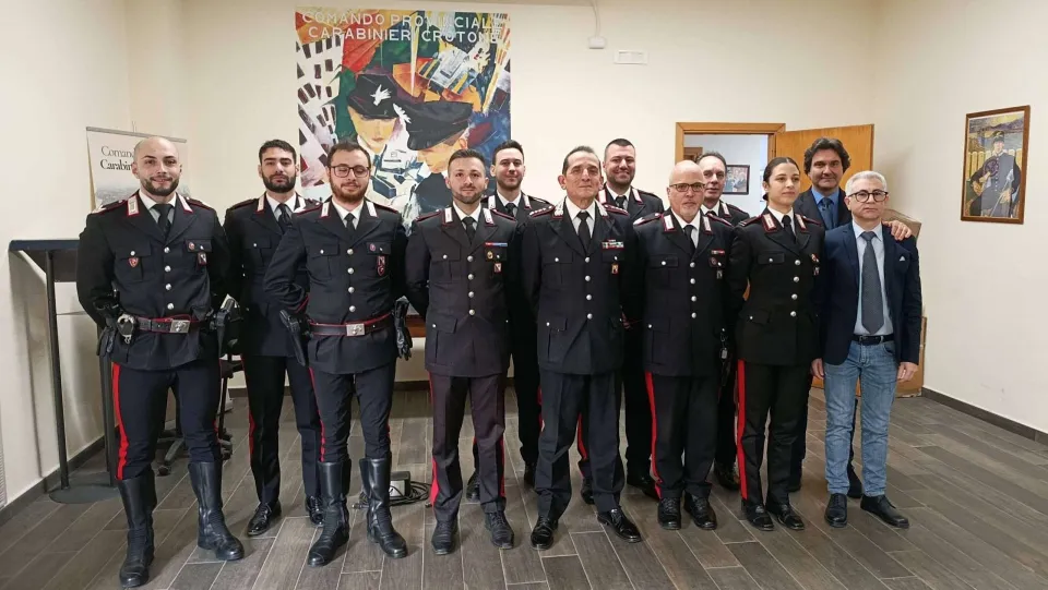 Crotone, consegnati i nuovi gradi a brigadieri e marescialli ordinari
