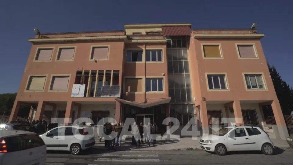Anno nuovo, vecchi problemi al "Gravina" di Crotone: i genitori degli alunni diffidano la Provincia (VIDEO)