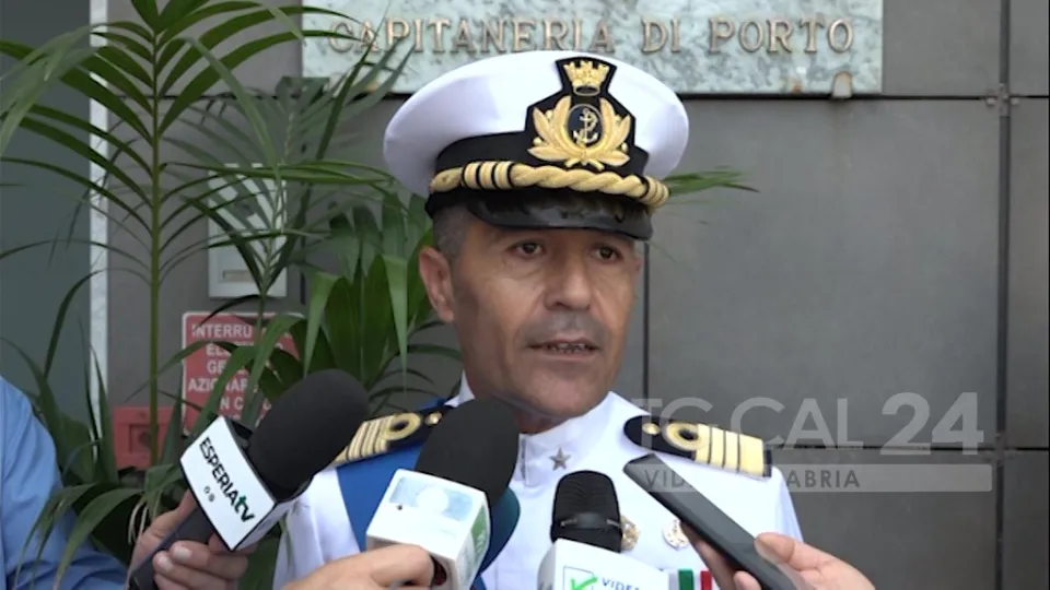 VIDEO | Avvicendamento alla Capitaneria di Porto di Crotone: ritorna dopo 9 anni il capitano Morello