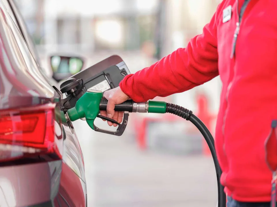 Aumento prezzi carburanti, Codacons avverte: rincari alimentari in arrivo