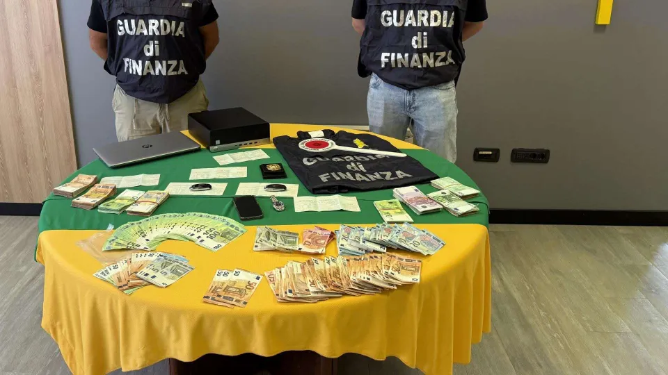 Frode internazionale nel mercato delle auto di lusso, due arresti
