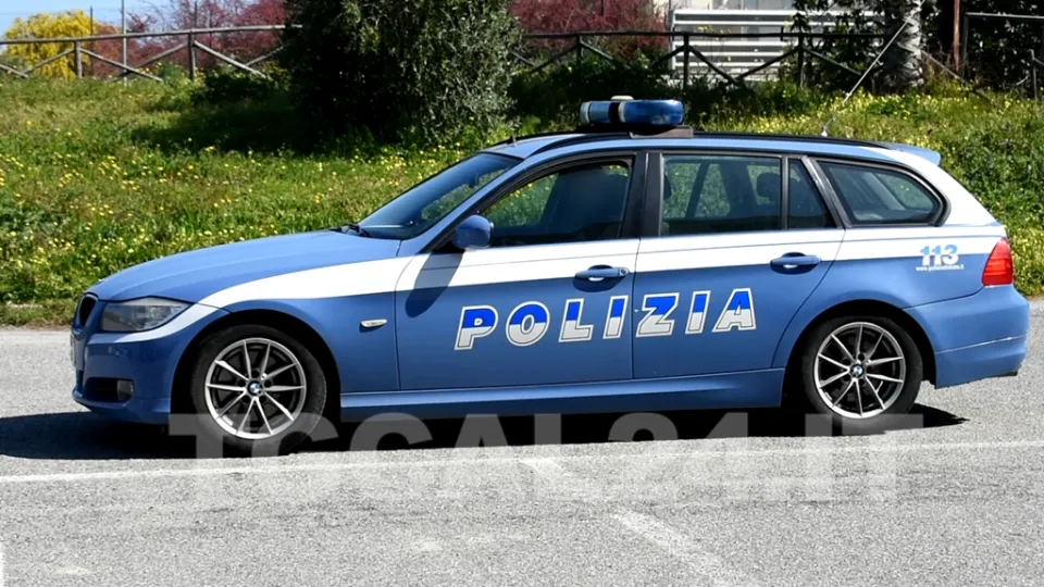 Crotone, creavano assembramento in casa: identificate e multate nove persone