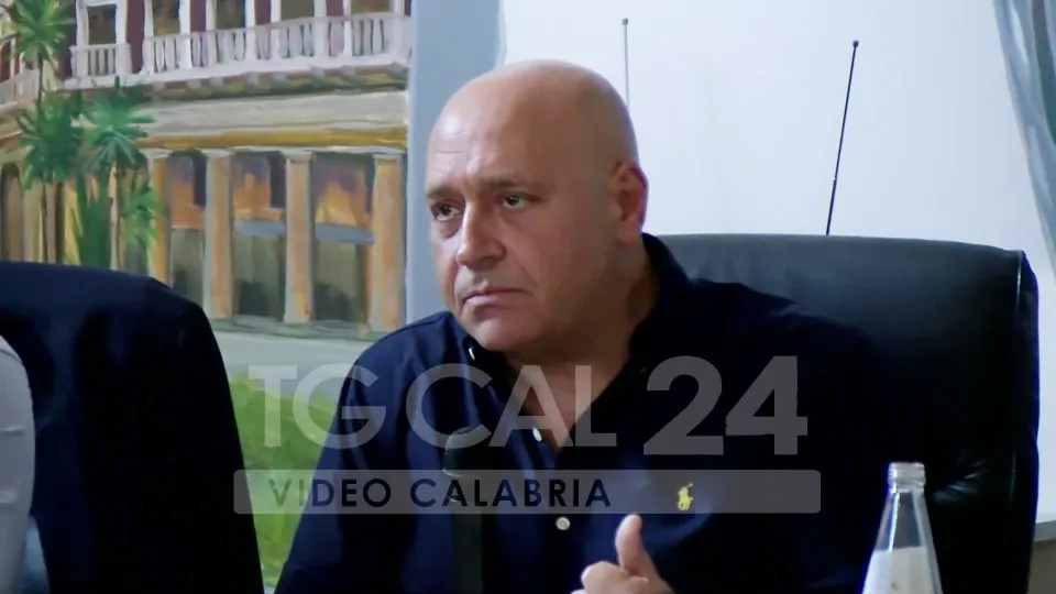 Crotone, il sindaco Voce sfiducia il presidente di Akrea Bevilacqua e nomina il nuovo cda