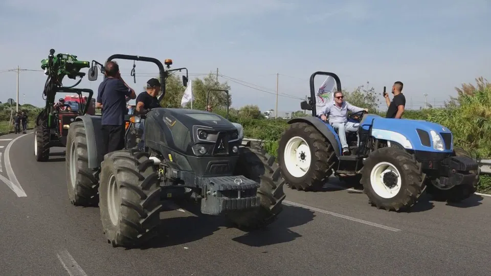 Caro carburanti, l’allarme FNA: «Costi insostenibili per agricoltori, intervenga Ministero»