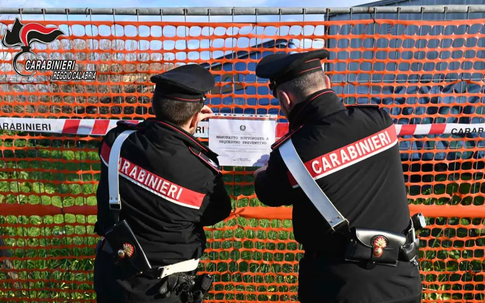Costruzioni non autorizzate e discariche abusive: 13 denunce sul litorale reggino (Video)