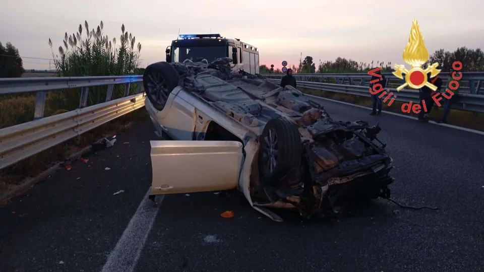 Minore alla guida di un Suv si scontra con un'auto, grave