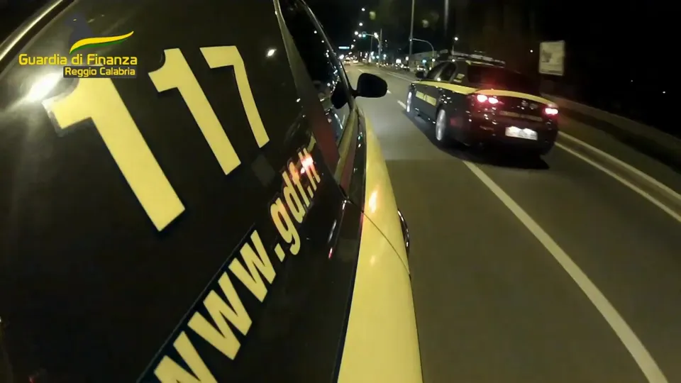 Riciclaggio e traffico di droga: arrestato latitante mentre festeggiava il compleanno