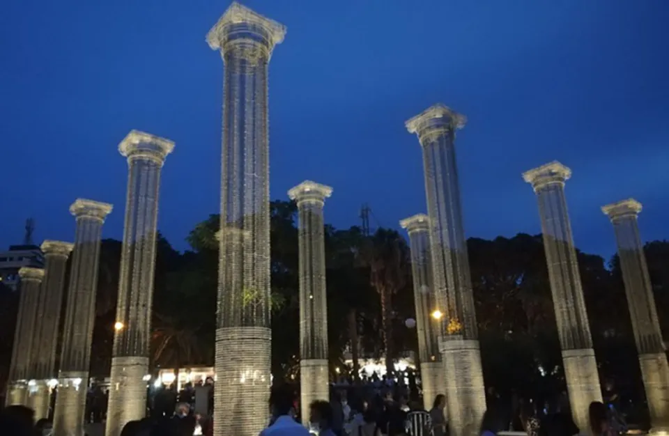 Un tempio greco in riva allo Stretto, a Reggio Calabria l'installazione di Tresoldi