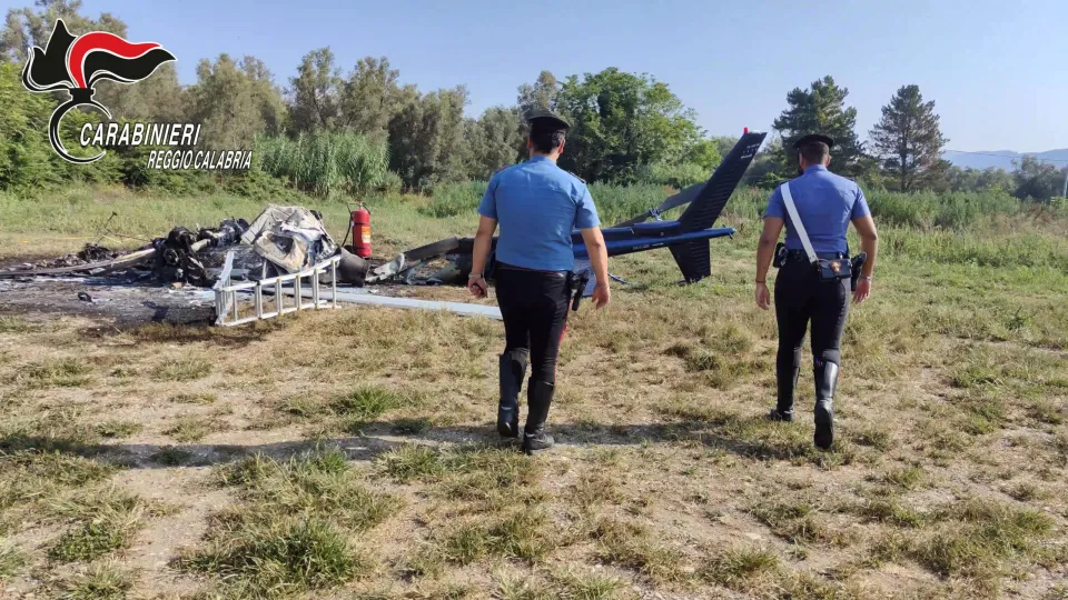 E' doloso l'incendio che ha coinvolto l'elicottero di Calabria Verde: danni per 3 milioni