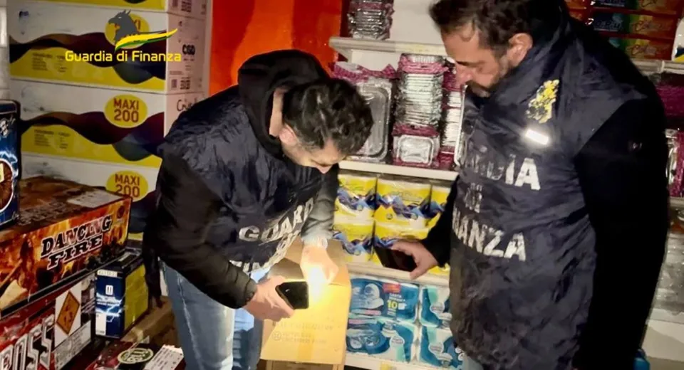 Sequestrati oltre 3 quintali di fuochi d'artificio tra Cosenza e Vibo Valentia