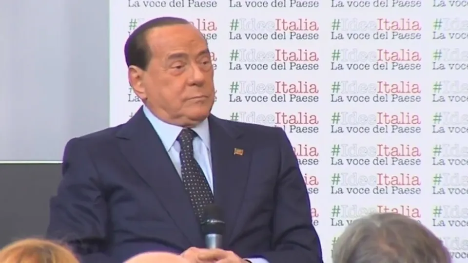 Berlusconi: «Tutti in campo intorno alla nostra bandiera, chi non lo fa sarà fuori da FI»
