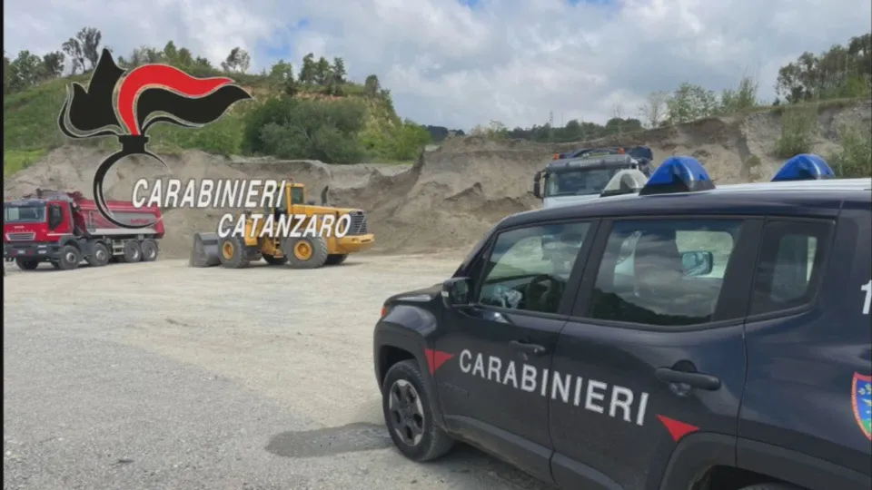 Maida, prelievo abusivo di materiale dal fiume Amato: due arresti