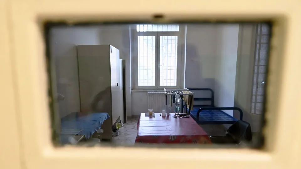 Droga e cellulari nelle carceri di Catanzaro e Rossano: nuovi sequestri
