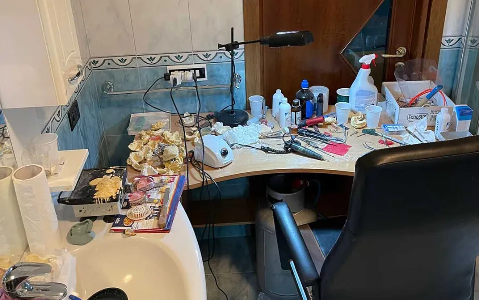 Isola Capo Rizzuto, denunciato un falso dentista sorpreso ad esercitare senza titoli