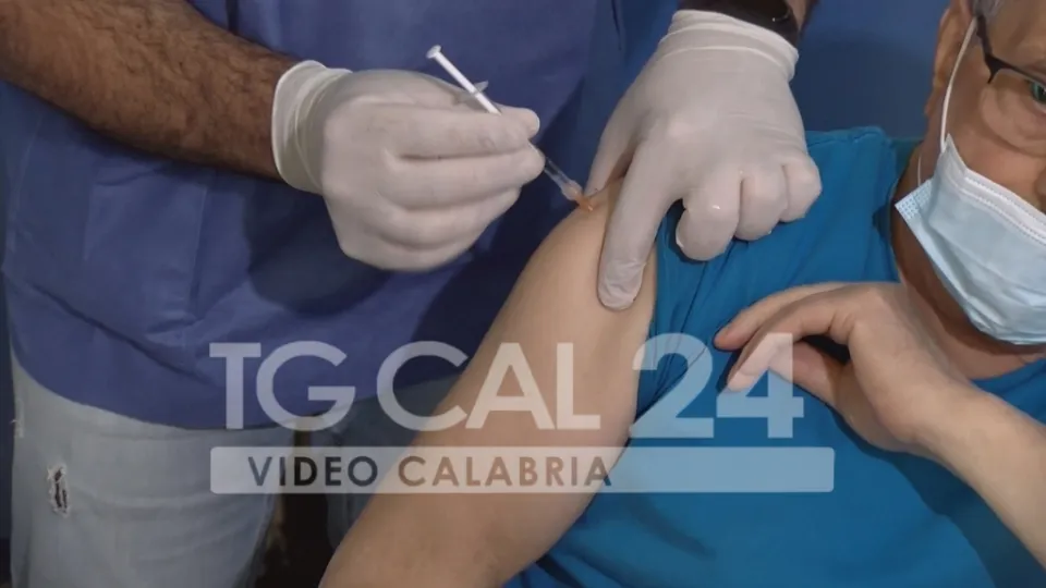 COVID | Gimbe, in Calabria dati ancora in miglioramento: il 32,3% ha concluso il ciclo vaccinale