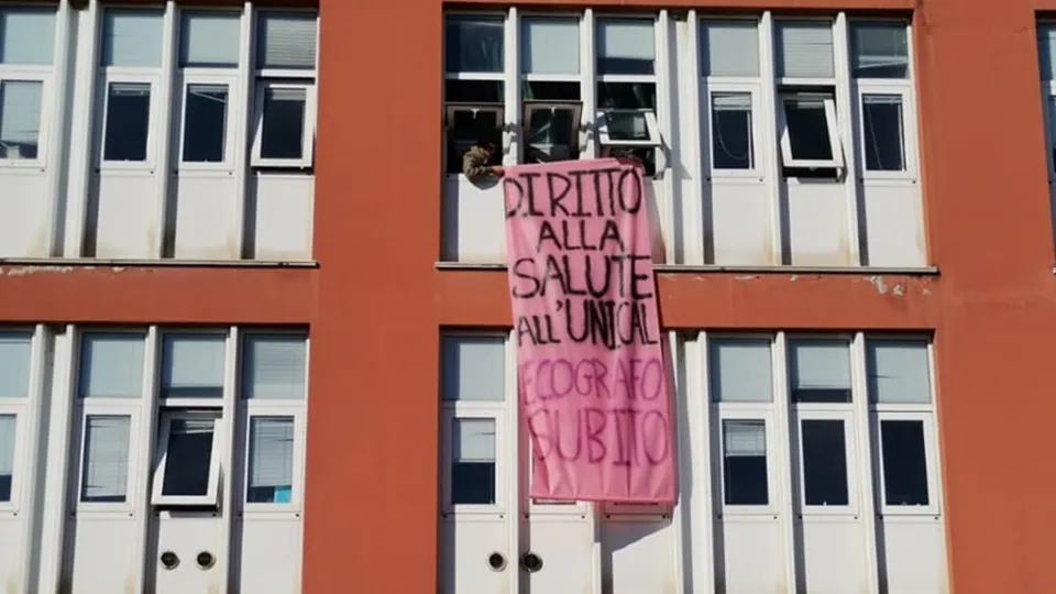 Le attiviste "Fem. In. Cosentine in lotta" occupano il consultorio Unical per la mancanza dell'ecografo